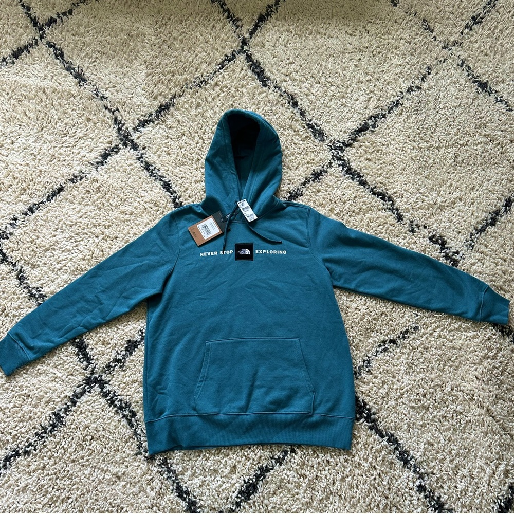 NEW WITH TAGS womens North Face Hoodie